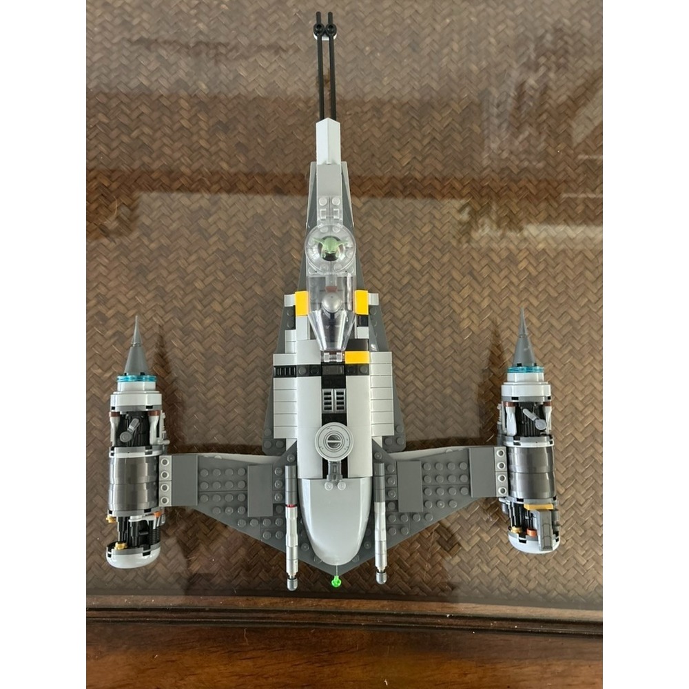 LEGO Star Wars The Mandalorian's N-1 Starfighter (75325) and 2 Figures